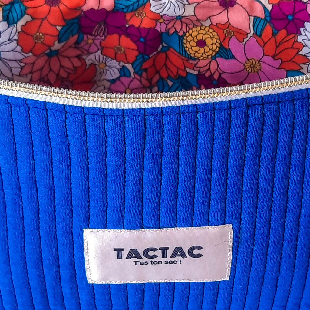 Pochette bleu Klein